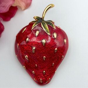 Vintage Red Lacquered Enamel Gold Tone
Strawberry Brooch Pin Fruit Food Juicy